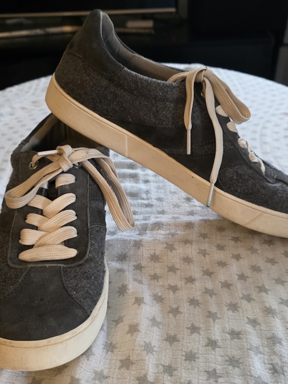 Men's Naturalizer Gray Low-Top Casual Sneakers - Neutral Lace-Up Style